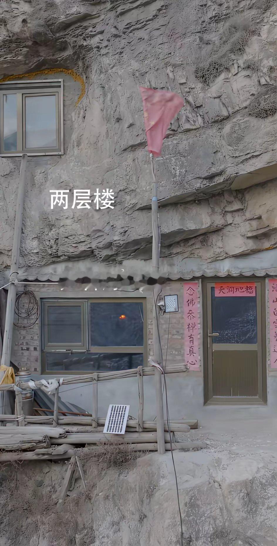 竟然有人在如此险峻的悬崖绝壁上“修建房子”没看到路！ 