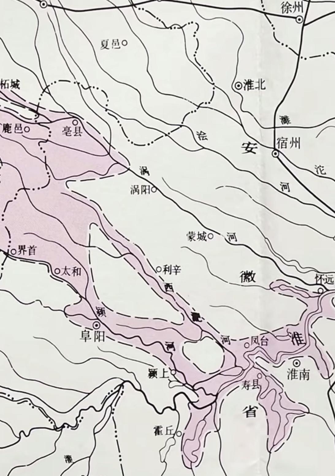 这是1938年黄河决口泛滥示意图。安徽阜阳地区，它主要是西淝河、颍河两岸被淹，水