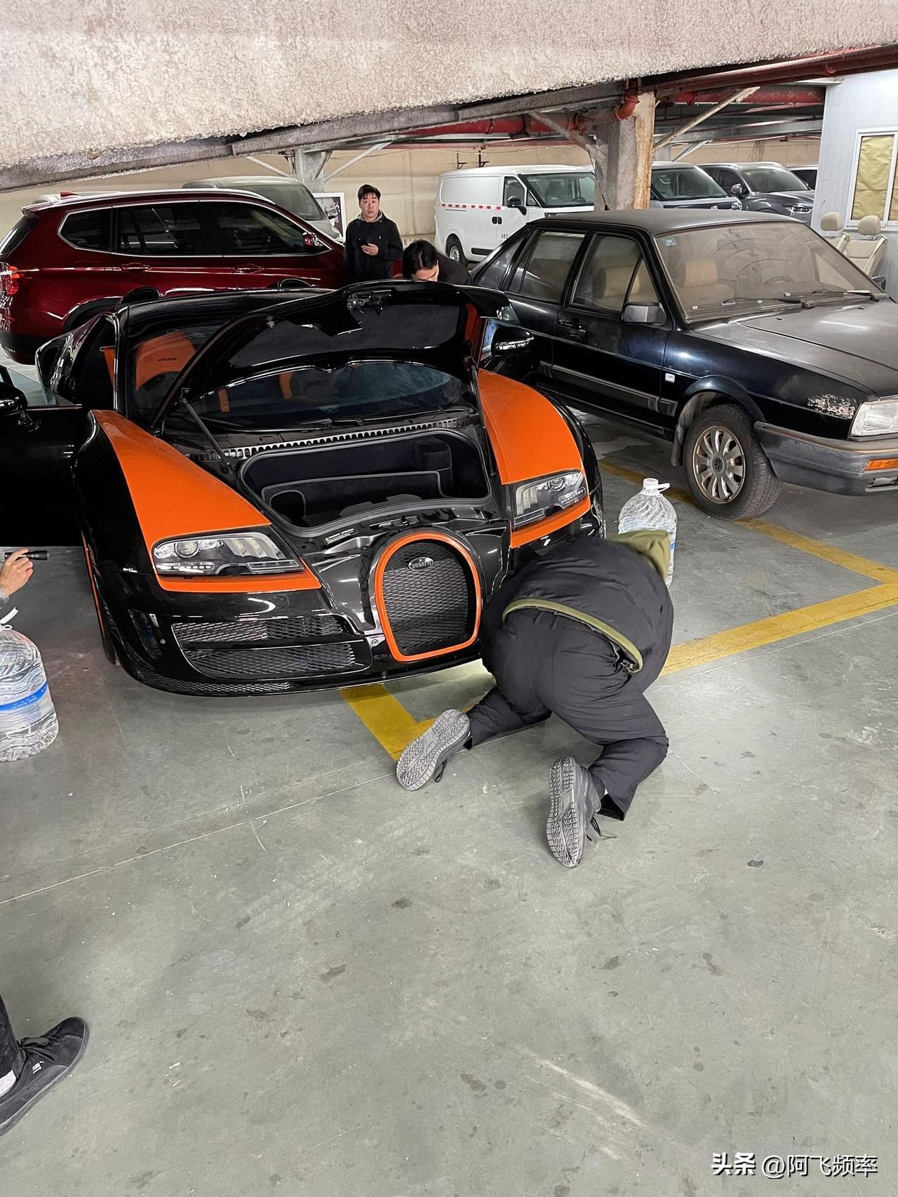 布加迪小跑车要重见天日了
这辆车的名字很长 全称是布加迪Veyron 16.4 