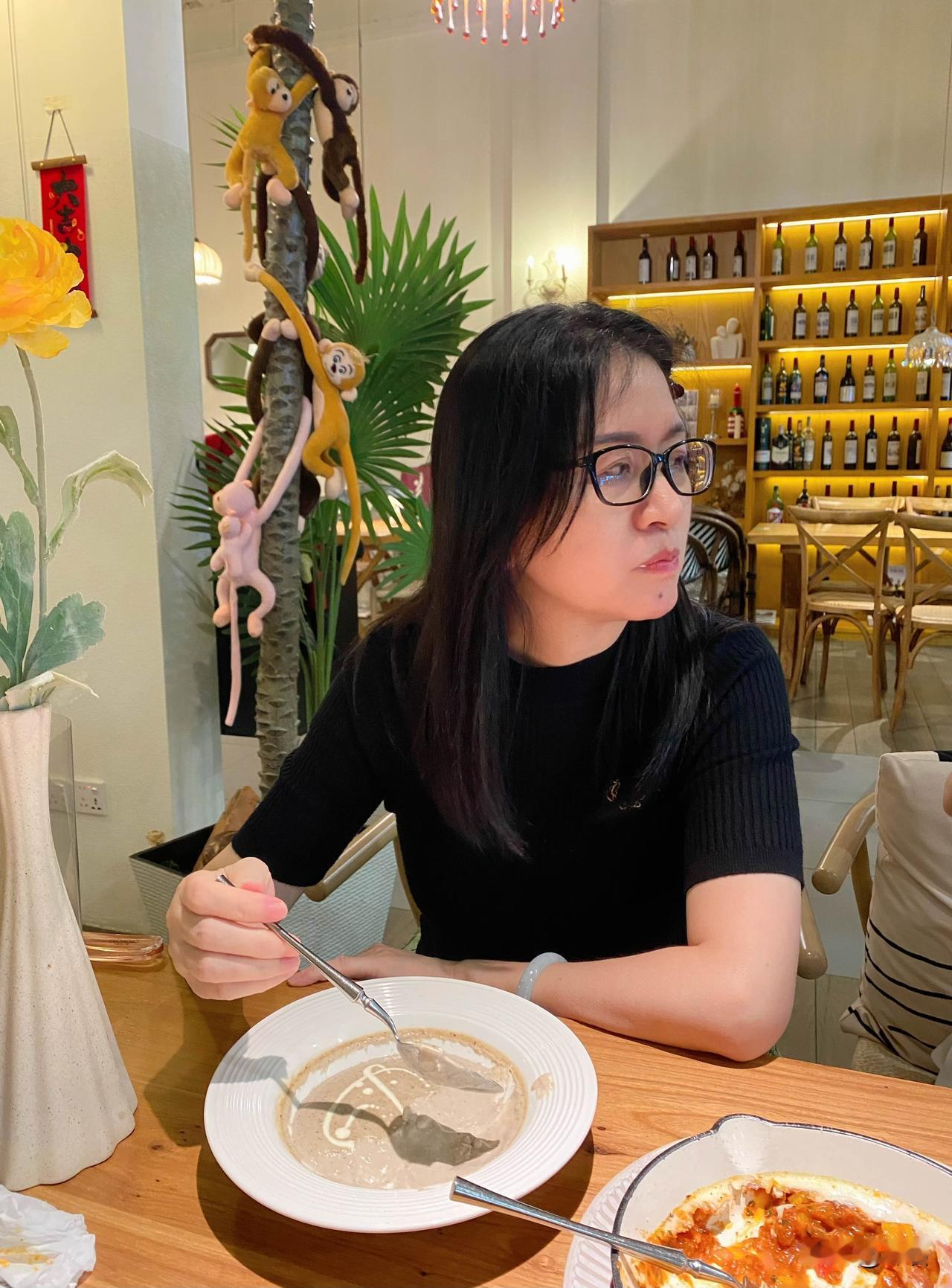 五一假期，老公回了老家，女儿还在学校，我一个人的晚餐。
不用看时间，不用赶节奏，