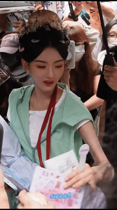 宋祖儿这是角度问题吗？不能瘦成这样吧 宋祖儿瘦成皮包骨