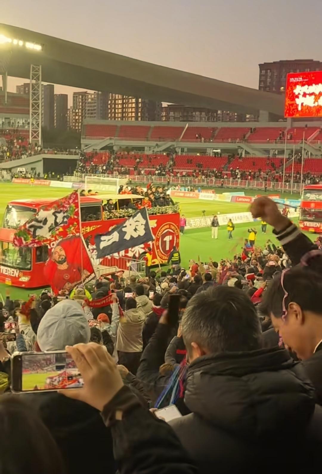 今天下午辽宁铁人主场1:0战胜南通支云，这样的话辽宁铁人终于拿到了中甲联赛冠军，