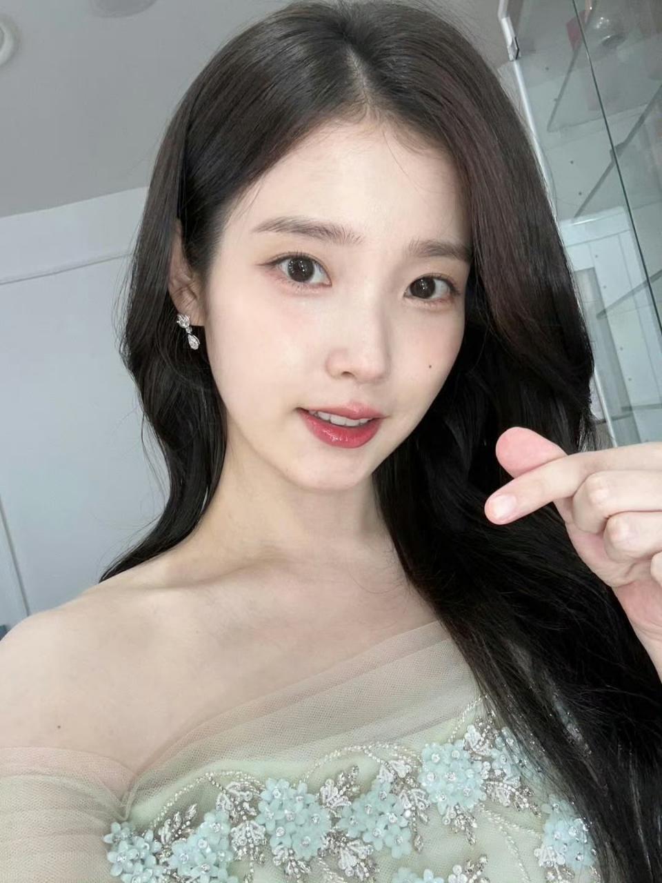 IU青龙视后  【IU】今夕是何年 ​​​