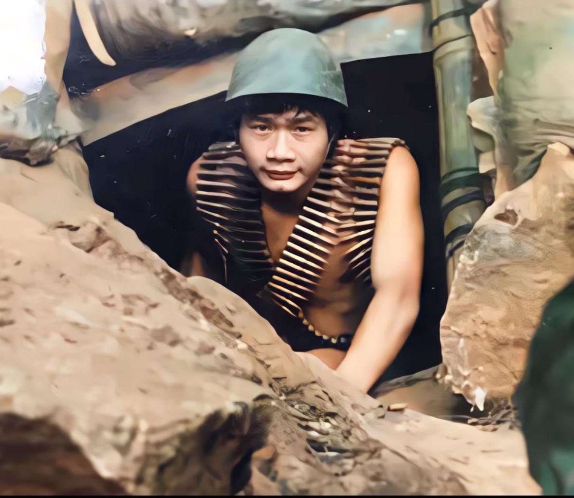 一等功臣张开国在老山前线帅气留影，四川射洪市洋溪镇互助乡人，老山轮战时他腰缠万弹