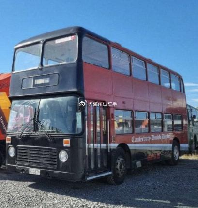 1980年的双层巴士，这车是哪生产的没看懂，说是1980年进口在新西兰上的牌，跑