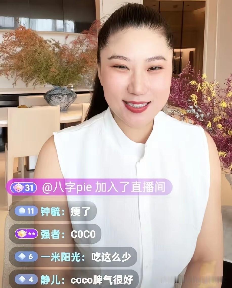 能稳稳哄住老男人，拿捏分寸的人，本来就不是普通人。
谁都没想到，谢贤离开之后，收
