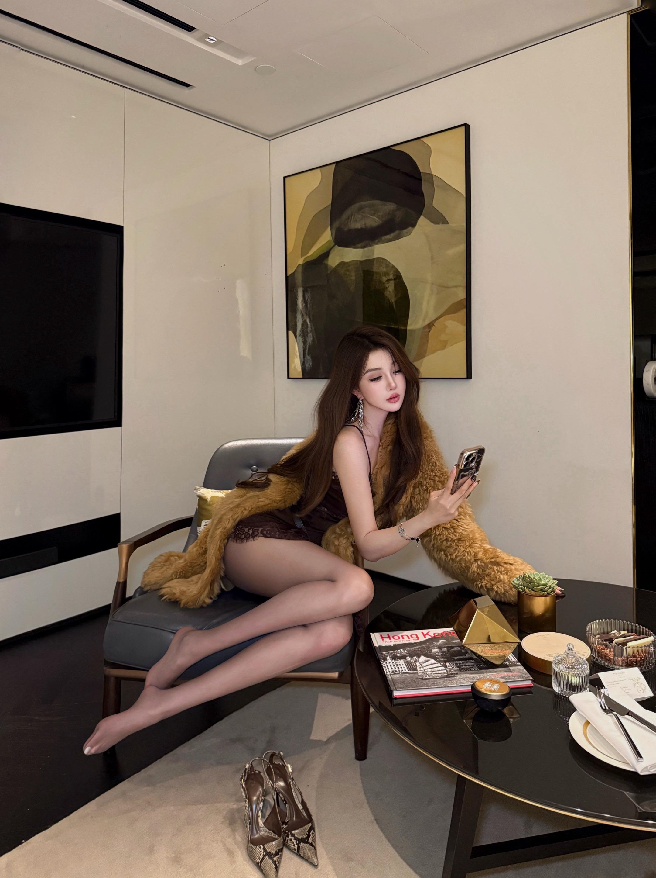 十指紧扣时，是脉搏在亲吻。