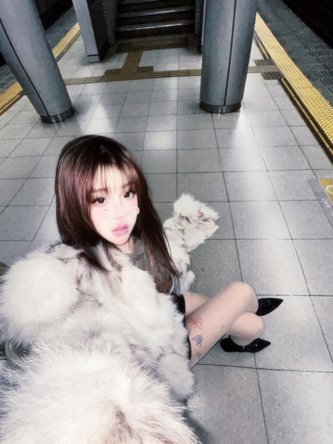 chain round my neck ミ ˃̵  。 ˂̵ ミ