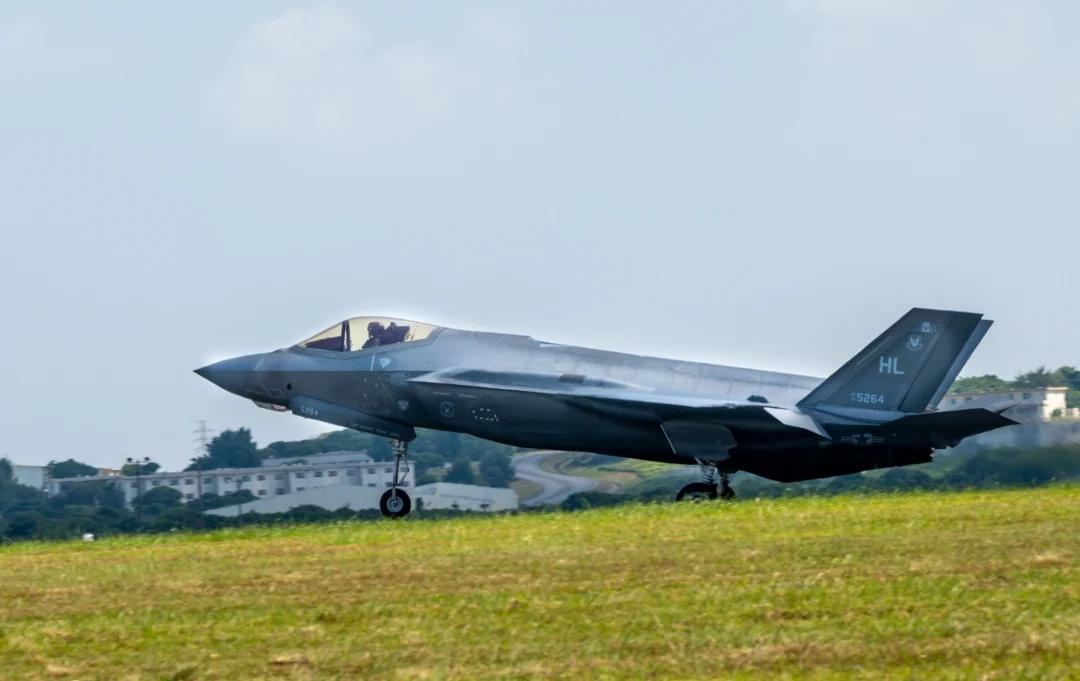 第356远征战斗机中队在嘉手纳空军基地