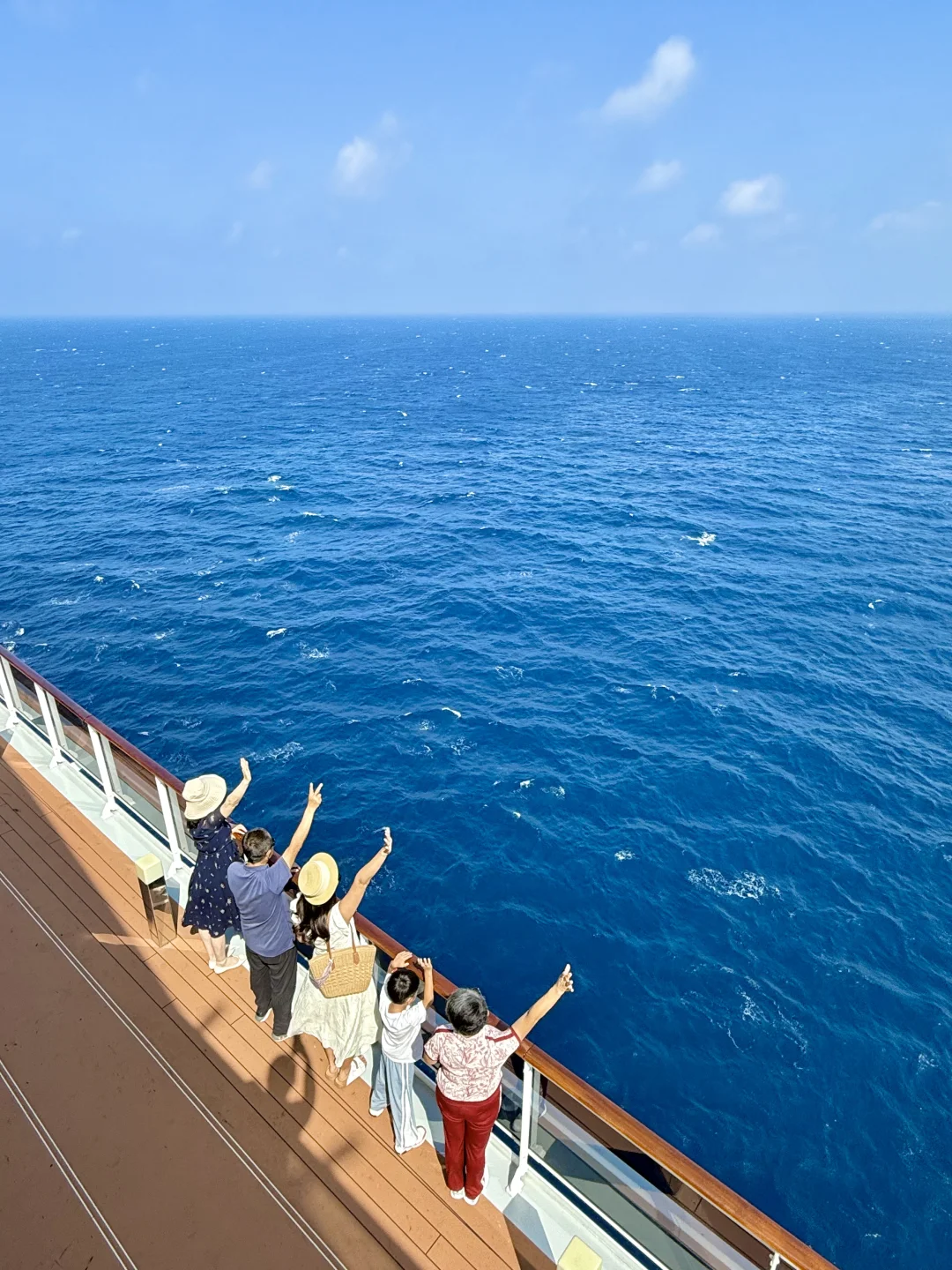 全家老小的豪华邮轮躺平游，算完账我哭了😭