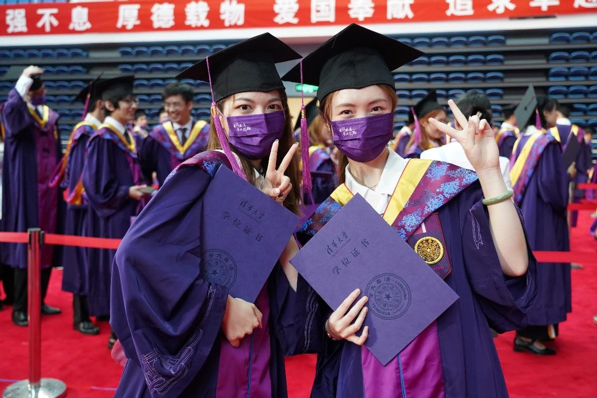 OpenAI 汇聚了全球顶尖科研资源，能被这家公司招聘入职的，个个都是人中龙凤般