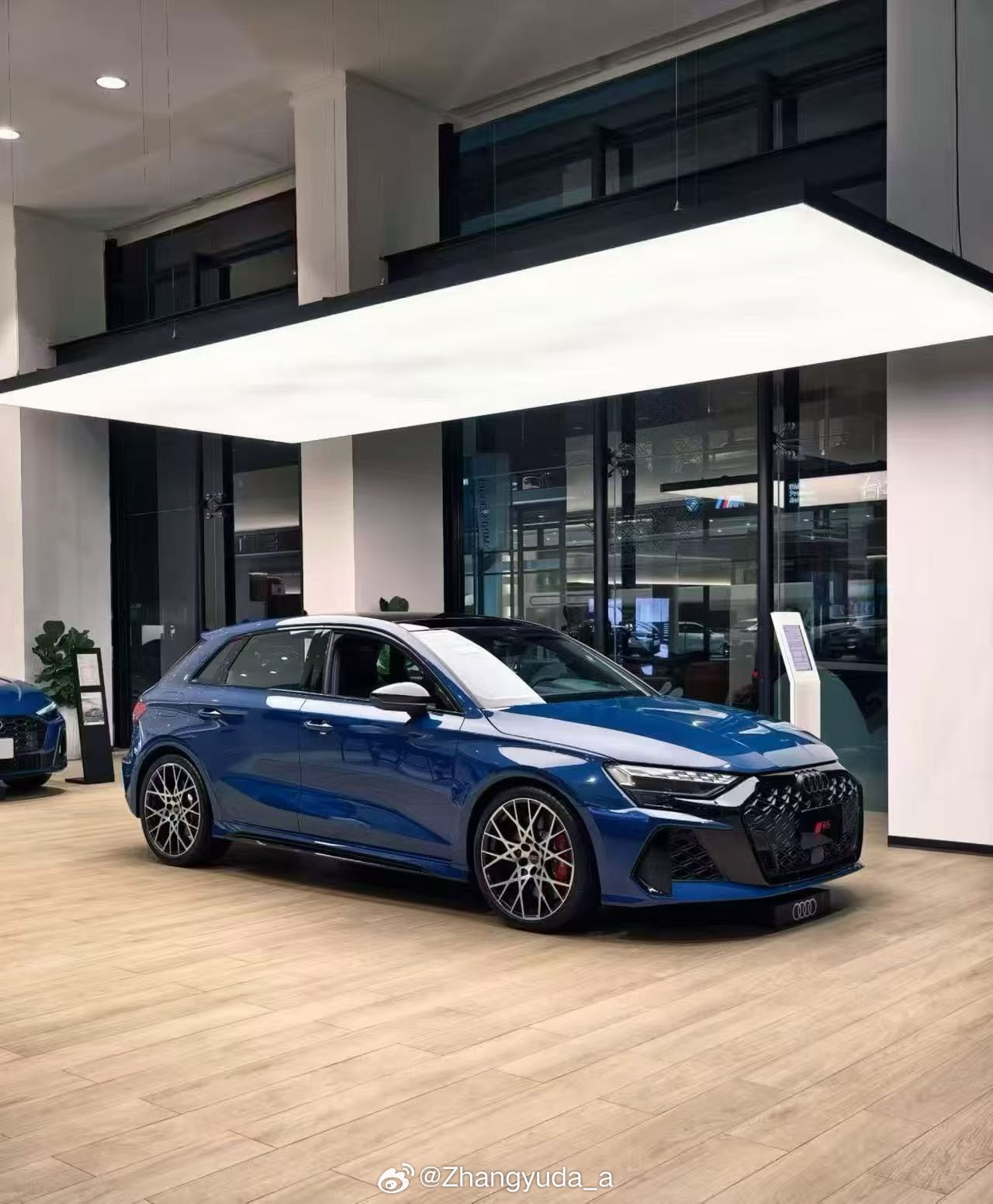 最新一代的奥迪RS3 Sportback要准备限量引进了首批48台，现在下定约9
