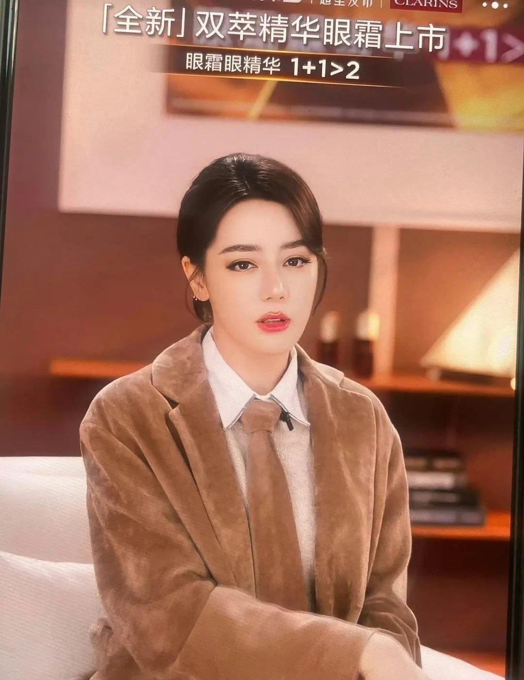 迪丽热巴迪丽热巴直播 
顶尖美女都是动起来更好看 ​​​