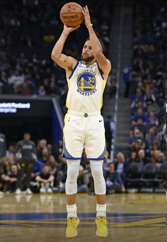 这几个记录会不会成为上古数据，永久封存？
1、詹姆斯的40000分+10000助