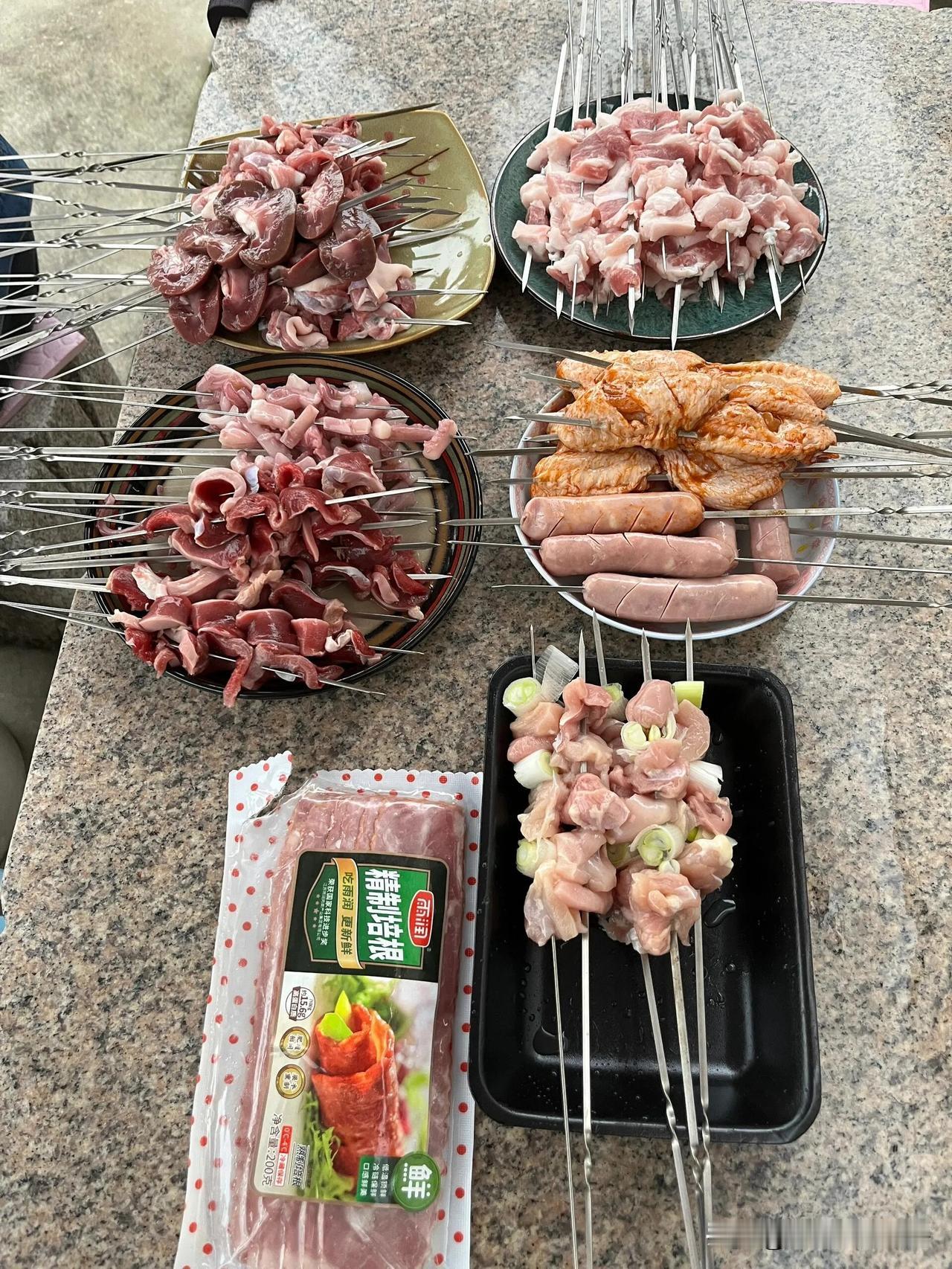 家庭版省心烧烤～家庭烧烤食材新鲜是最最重要的
要想烤的好，生炭第一步；酒精灯引燃