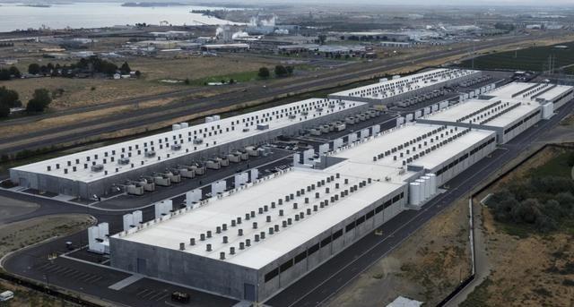 美国的人工智能，不卡在电力上，也得淹死在口水里。
说起美国人工智能的快速发展，大