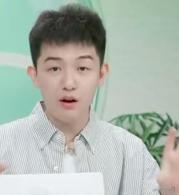 以前的董董，
直播间里谁都不惯着，
一言不合就开怼，有黑粉来捣乱，他那是直接硬刚