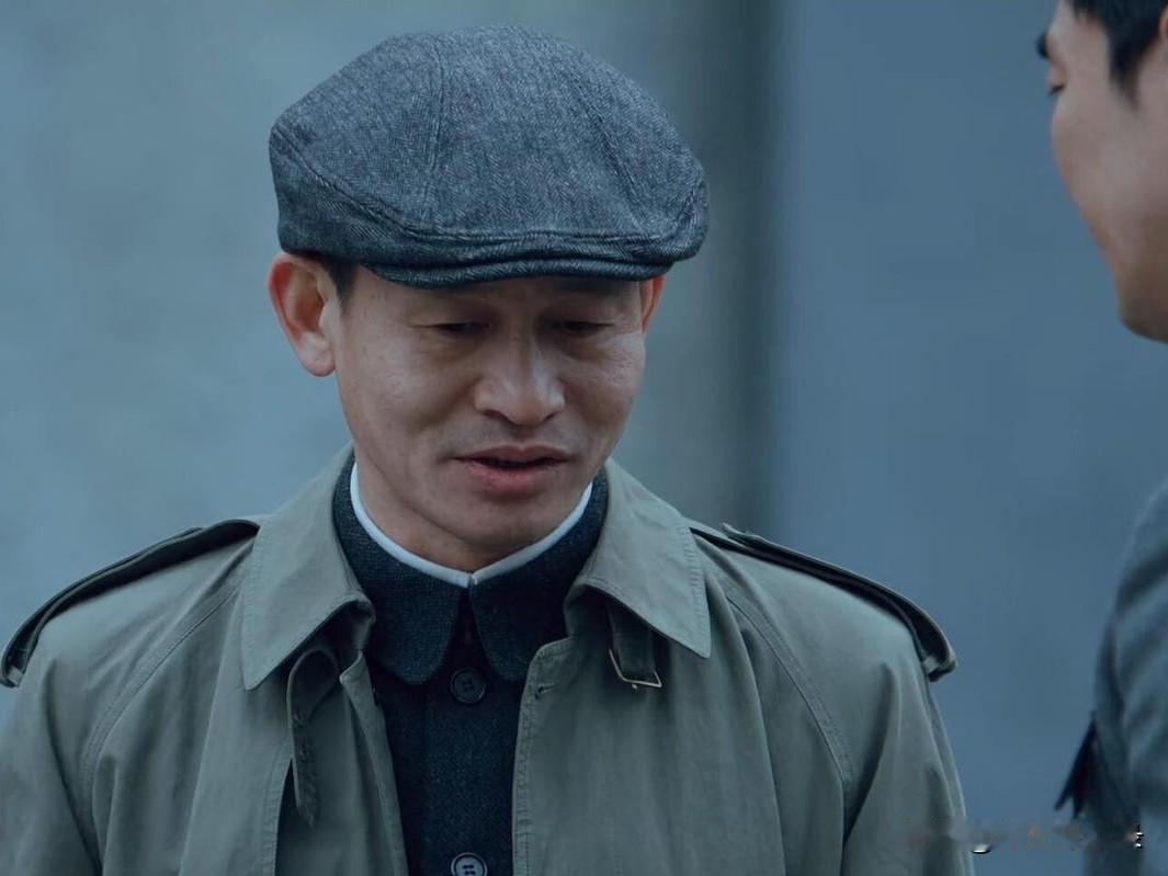 张艺谋问余皑磊：有个男三号，演不演？他接了，《一秒钟》演得扎实，却没出圈。
没多