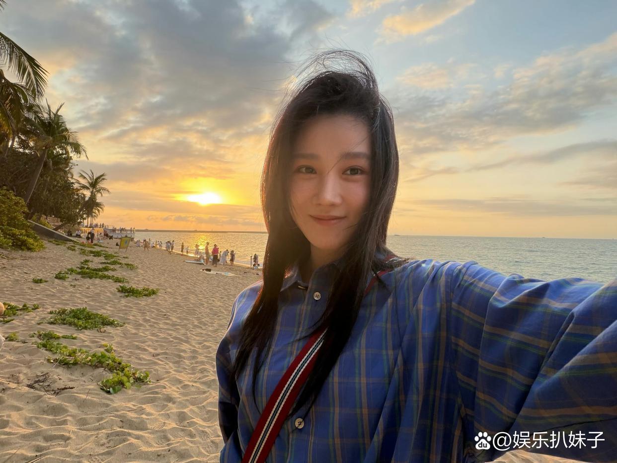 1.陈小纭“换头”后遗症越来越厉害了，需要不停地去调整，现在整个人看上去很是怪异