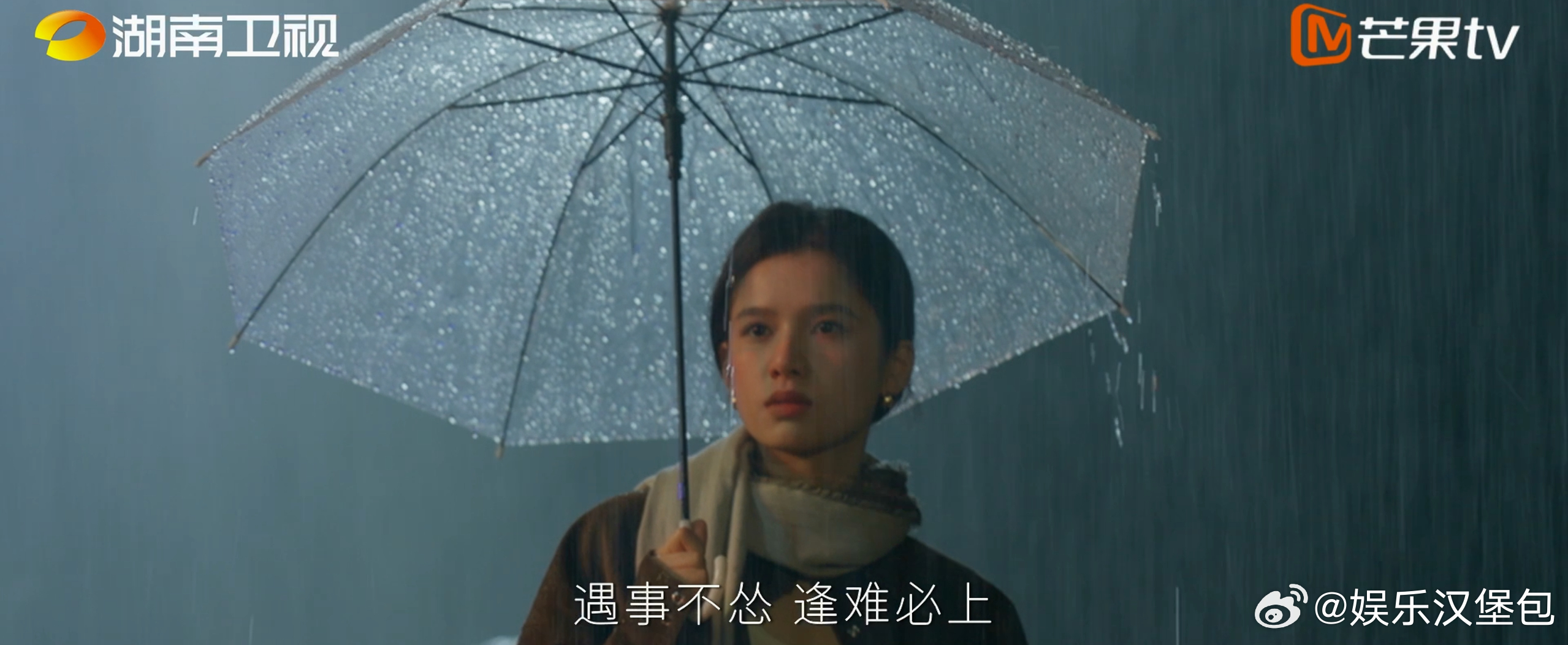 张婧仪陈靖可新剧杀青 杀青特辑最有意思的是角色互换——她曾经追着他的光走，后来她