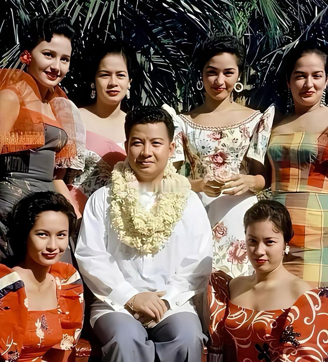 50年代，西哈努克与自己的6位美貌夫人的合影