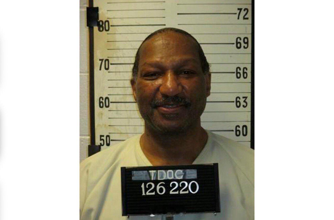 田纳西州今天上午注射处决了一名69岁的谋杀犯Byron Black，引发了一部分