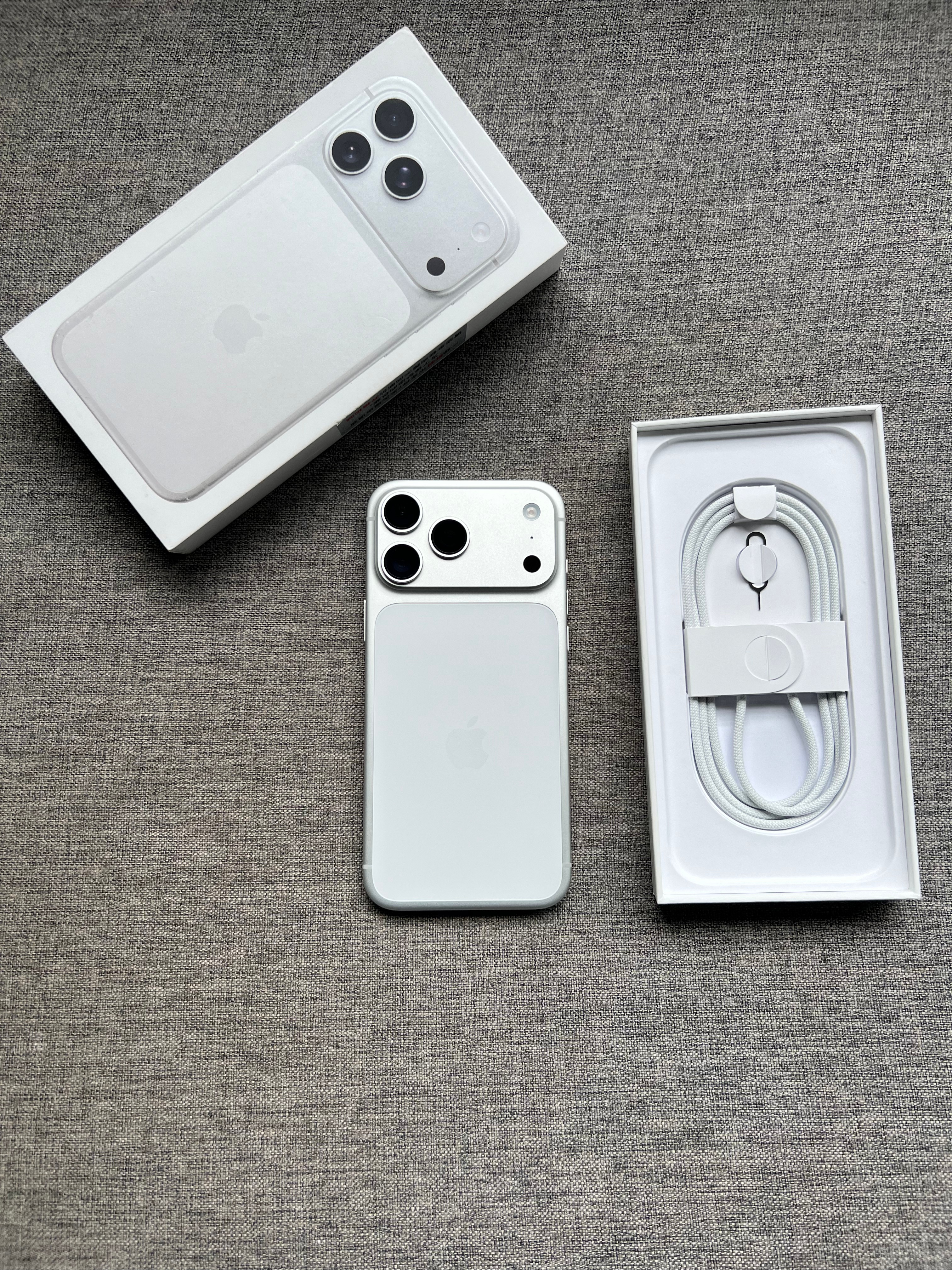 仅激活未使用，iPhone17 Pro Max 512G 银色，电池0循环，附送