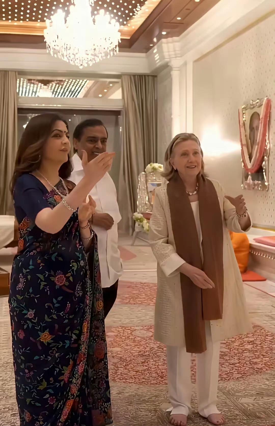 希拉里到访印度为“克林顿基金会”筹款做儿童慈善和保险，你信吗？有爱泼斯坦、牢A助