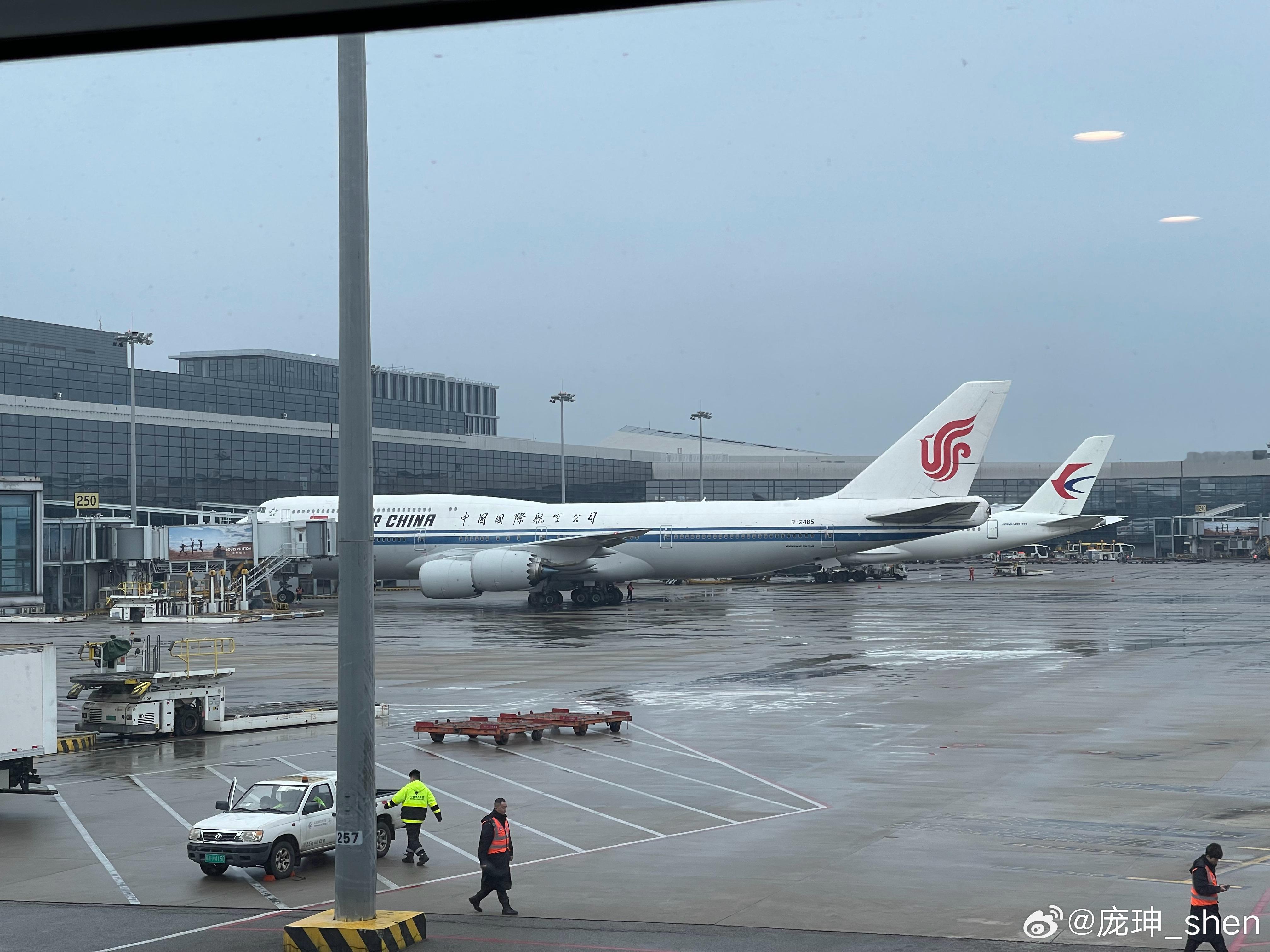遇到一架747，真漂亮，国内是不是只有国航还在飞747？ ​​​