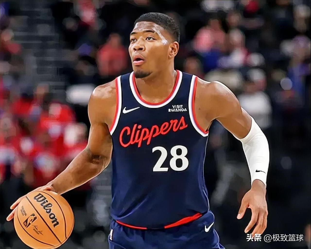 快船新援八村垒真是太低迷了！

今日NBA常规赛快船对阵雷霆的比赛正在进行。八村