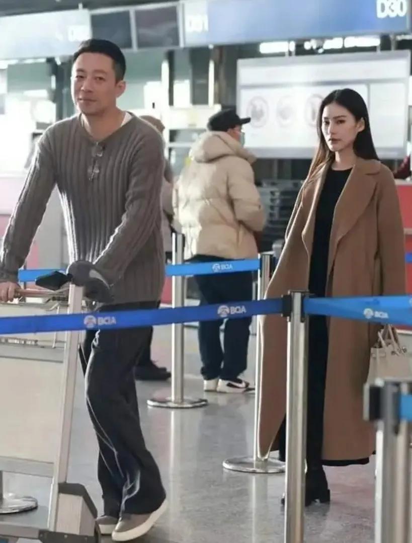 感觉汪小菲就是个恋爱脑，跟谁在一起都觉得对方对他好。
之前和张颖颖时，就说对方是