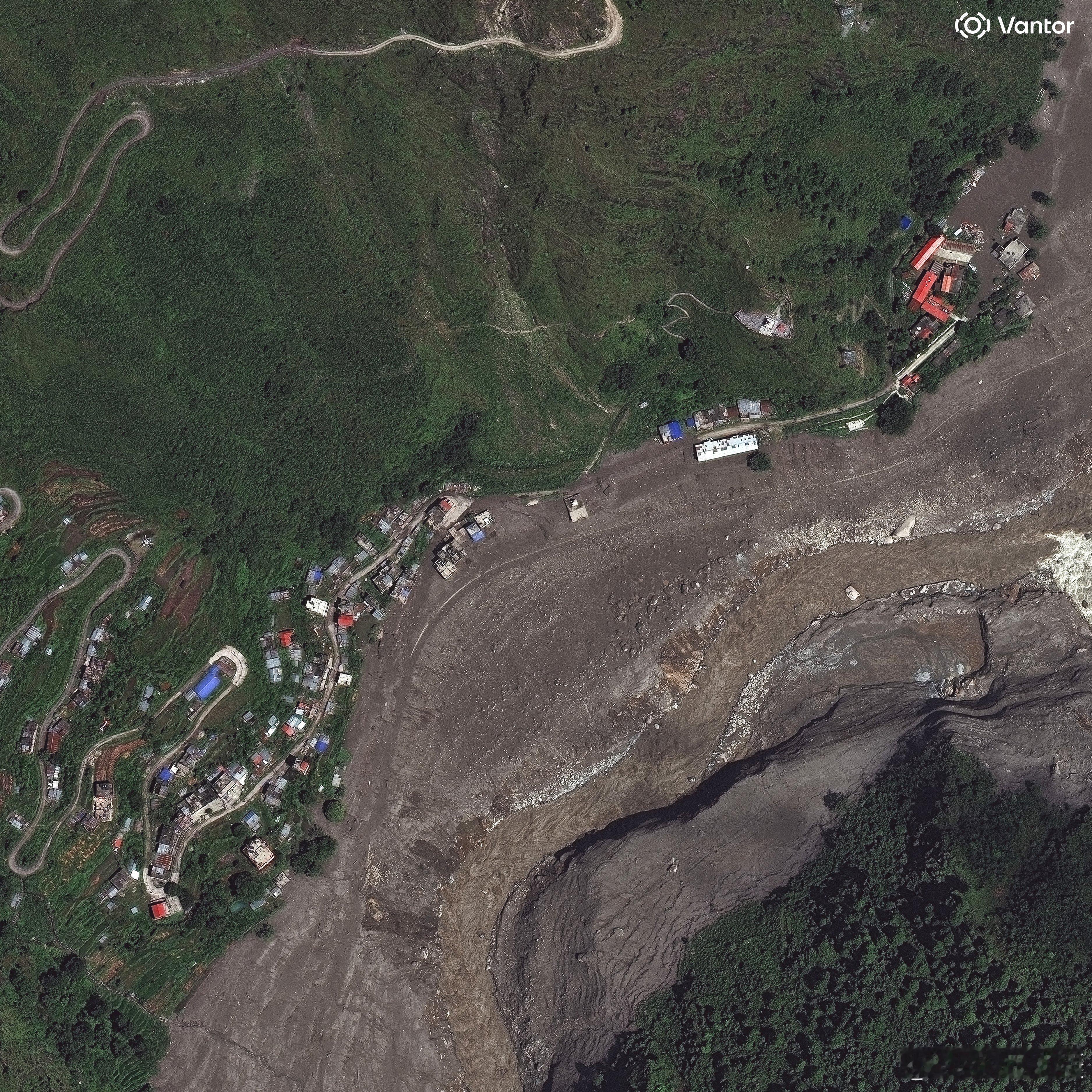 尼泊尔方面的死亡人数截至28日增至538人，另有910人失联，其中包括517名外