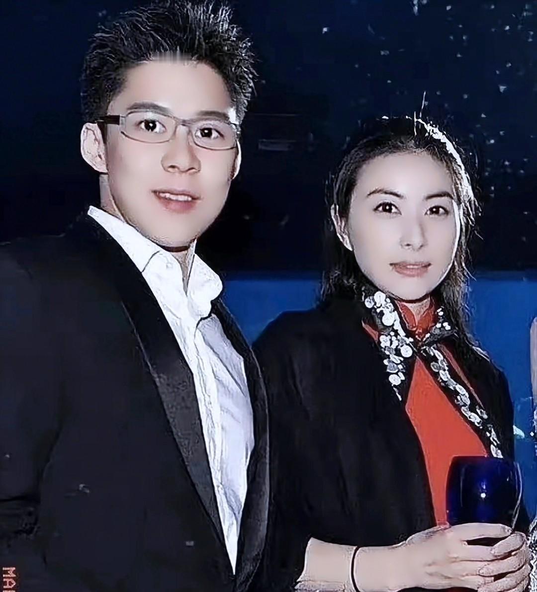 主持人问郭晶晶“霍家每月给你多少生活费”？她的回答，全场安静了
 
一场关于豪门