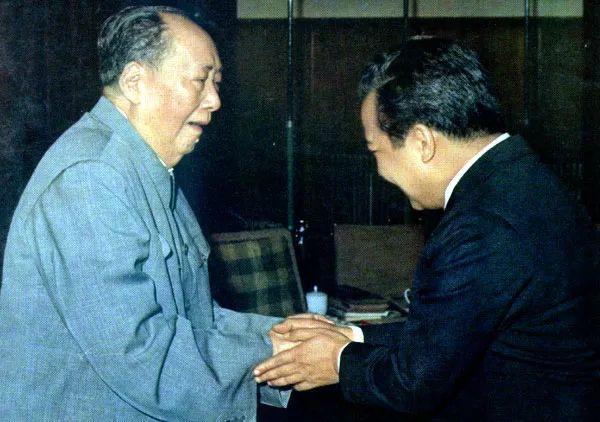 1975年，西德总理施密特站在毛主席病榻前，开口就是一句：“欧洲必须联合起来，抗