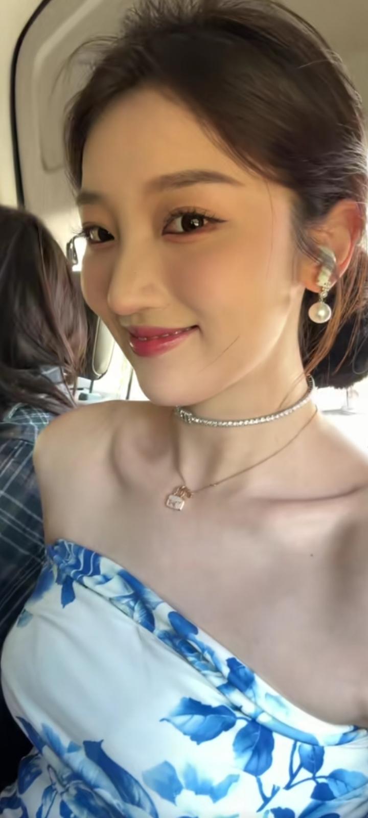 晒图笔记大赛 我们都在时光里慢慢沉淀，学会了自愈，也学会了把情绪藏在沉默里，一半