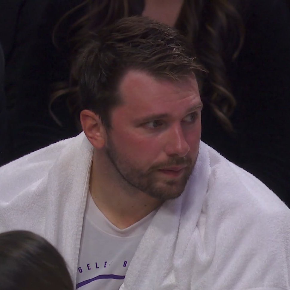 真特娘傻篮子！半场就说可以撤东里了，两节半投降和半场投降有什么区别？真特娘有一根