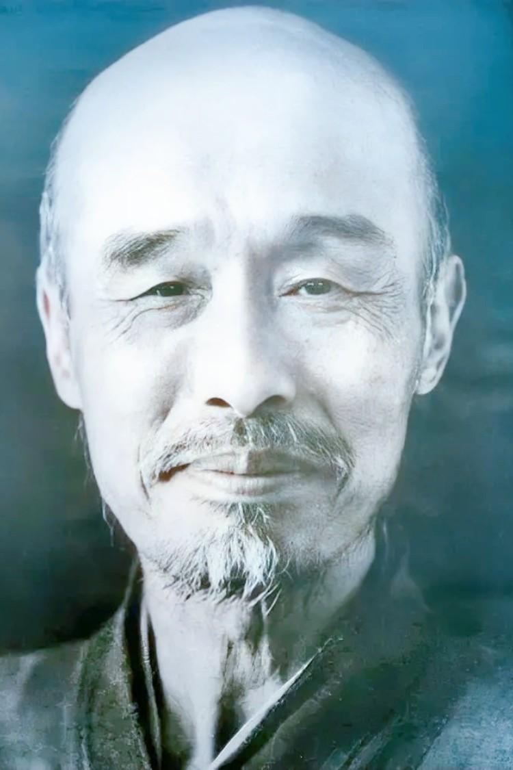 弘一法师曾沉痛地提出：

“你忍住不联系一个人的时候，人家也许庆幸，你没有打扰他