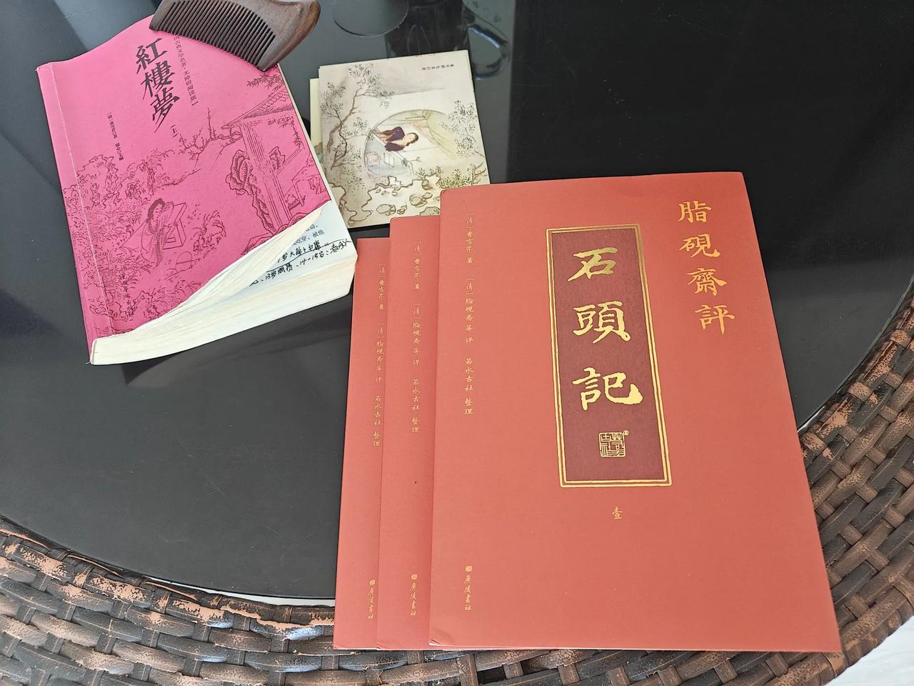 网友们，有喜欢读《红楼梦》的，我感觉这套《石头记》从评语，到印刷，到纸张，真都不