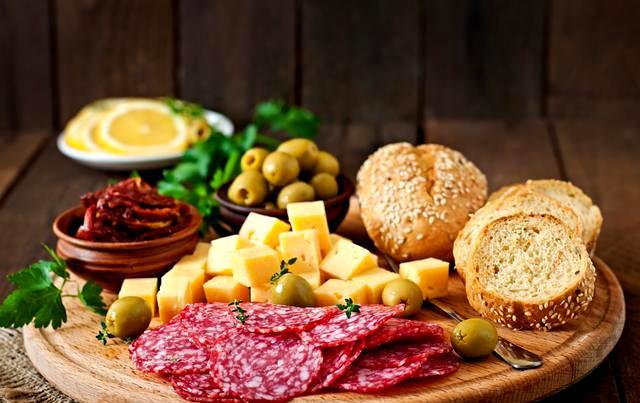 瘦肉精合法化？美国食品黑幕曝光，消费者沦为牺牲品
 
很多人误以为美国食品更安全