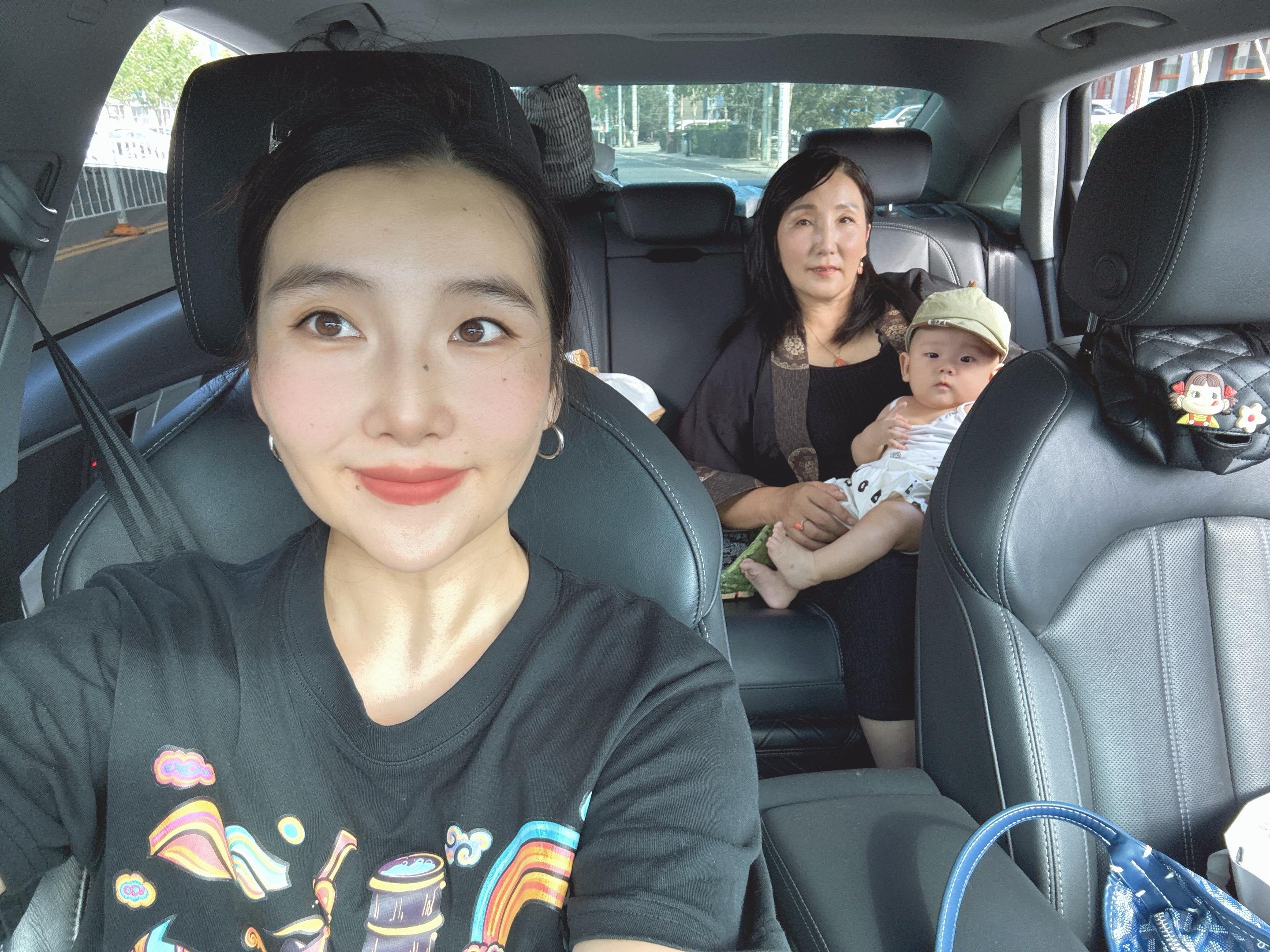 后来我们学着妈妈的样子，照顾起了他 “别怕，妈妈在呢” 这句话 从她的...
