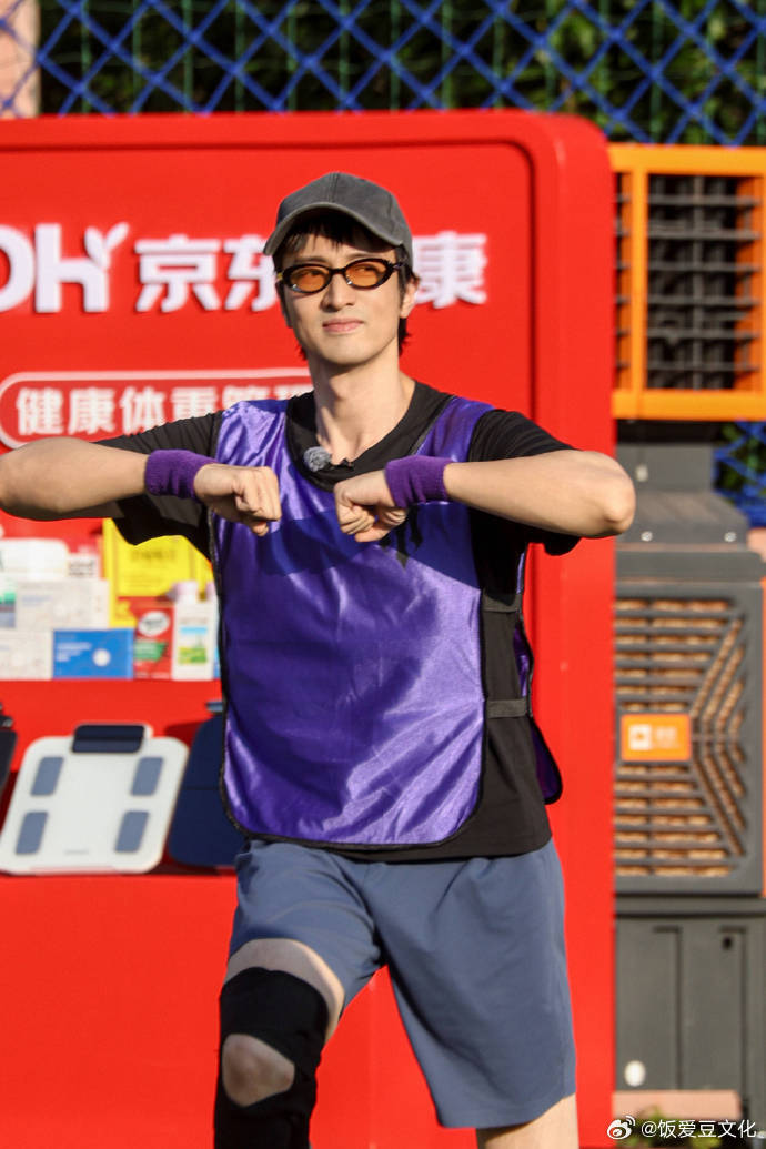 王传君回应满级队长技能披荆斩棘直播披荆斩棘看完直播瞬间读懂王传君的队长魅力。面对