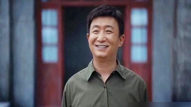 连个酒席都不办，直接把红本子拍在桌上，郑建民这波操作绝了。

暗恋张丽慧那么多年