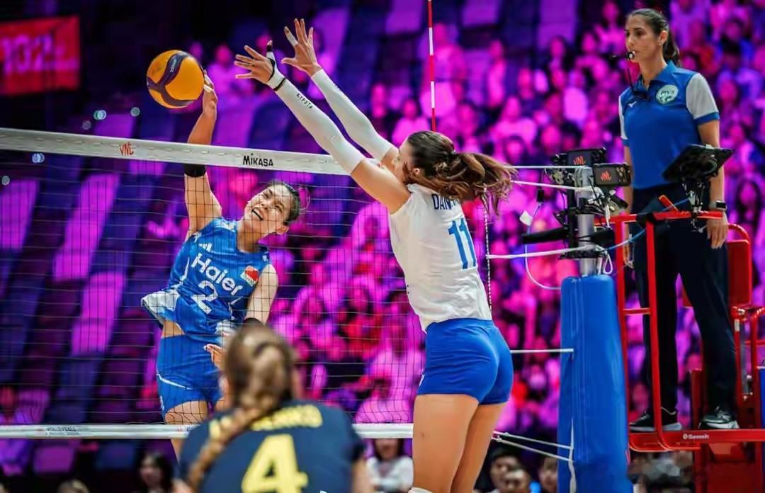 中国女排3-0大胜！总决赛出线希望重燃，王媛媛狂拦，庄宇珊爆发北京时间7月9日，