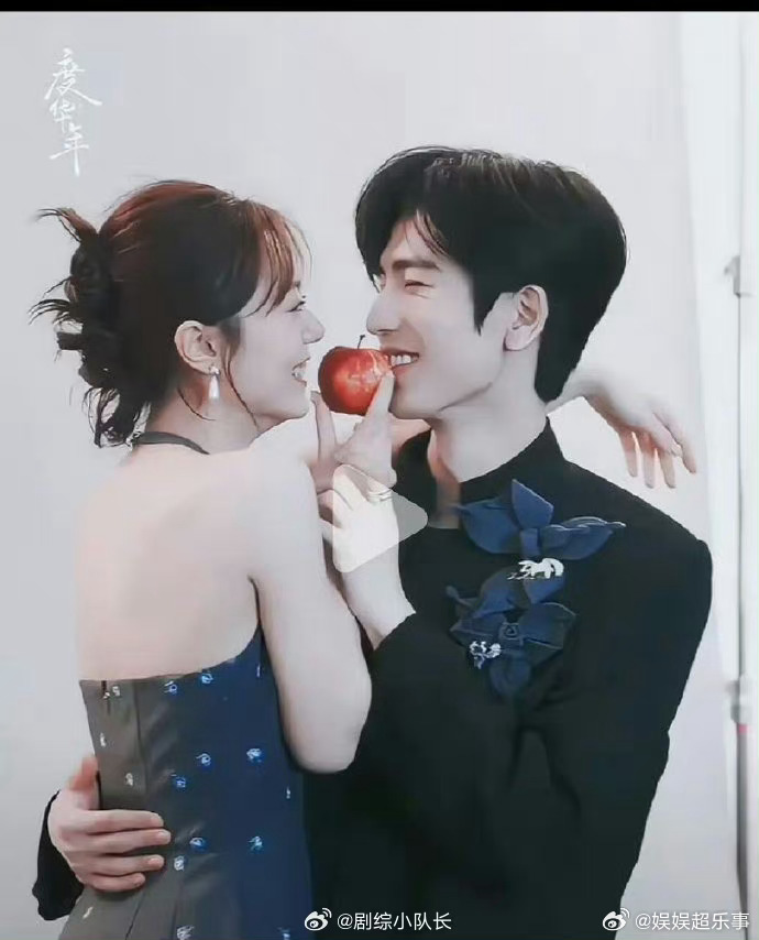 原来《度年华》剧宣照还有模板，这也太尴尬了吧[允悲] ​​​