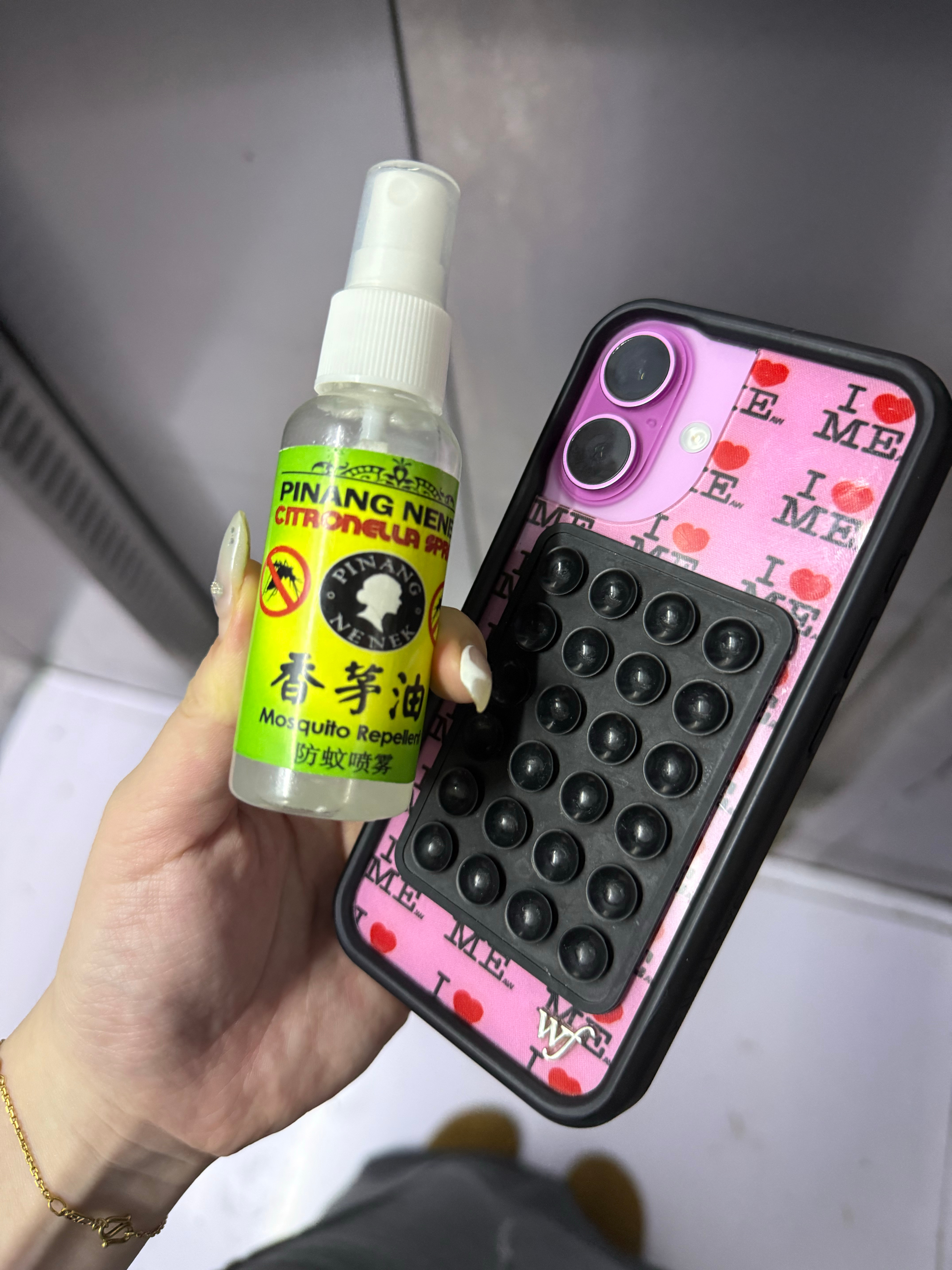 在马来西亚买的那边好像每一家店都买这个感觉像是三无产品，但是我用了几次好像还蛮有