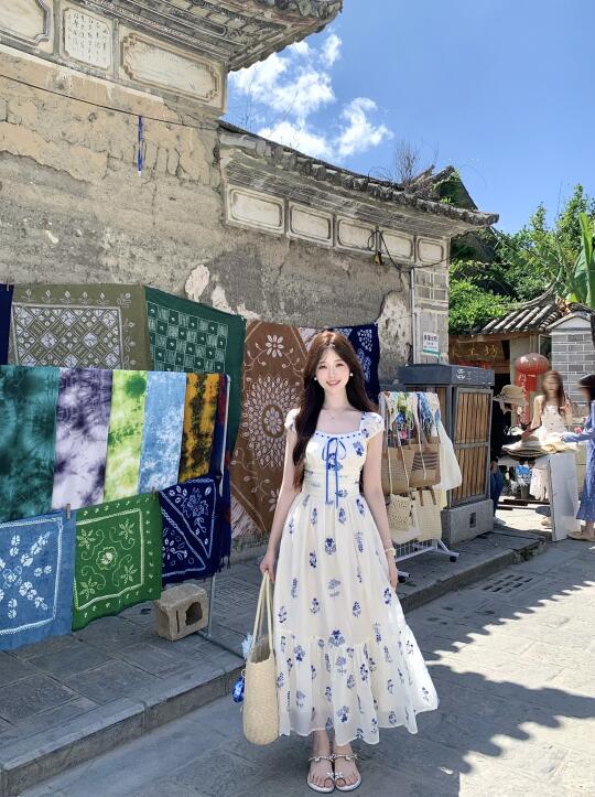 克莱因蓝的绣花也太美啦🦋