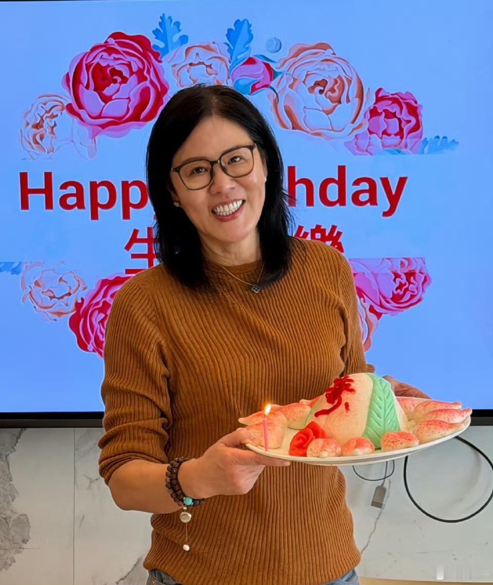 一眨眼郎平都65岁了，生日快乐，越来越好！