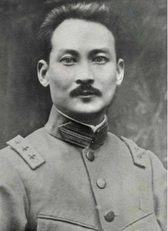 许崇智被日军抓后，连写三份绝命书。很快家属被通知去接人。其子女推来灵车，不料许却