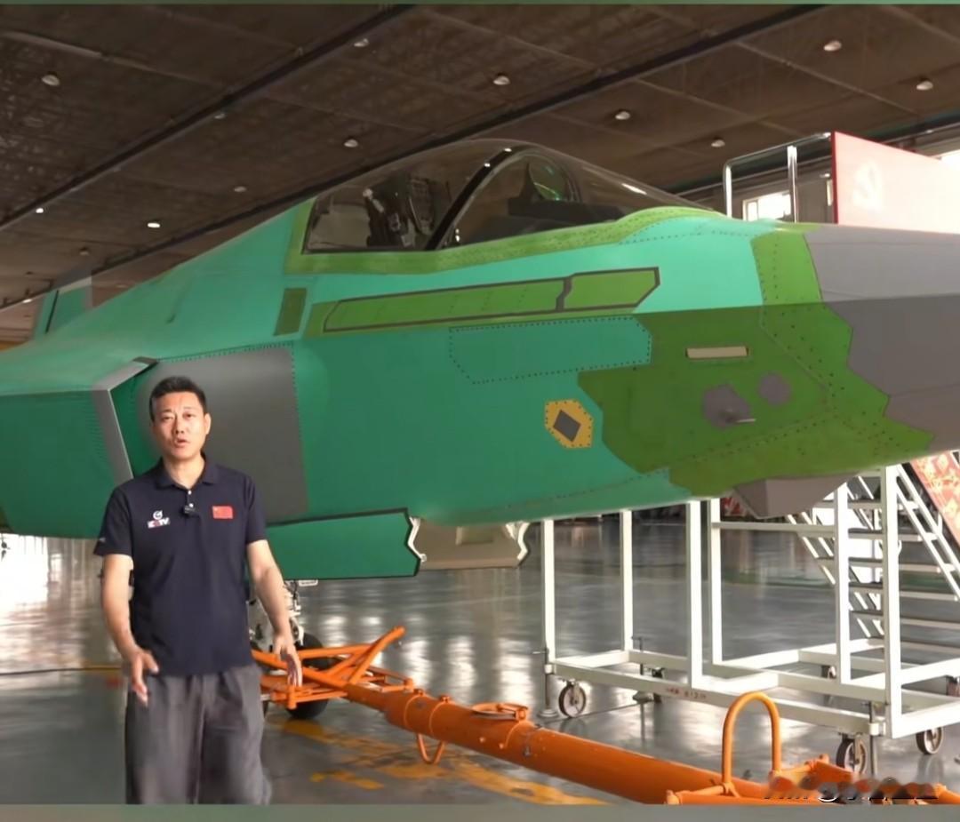 任性到底，这是卷死其他国家军工的节奏
这是任性到底的节奏
换种说法，歼35过时了