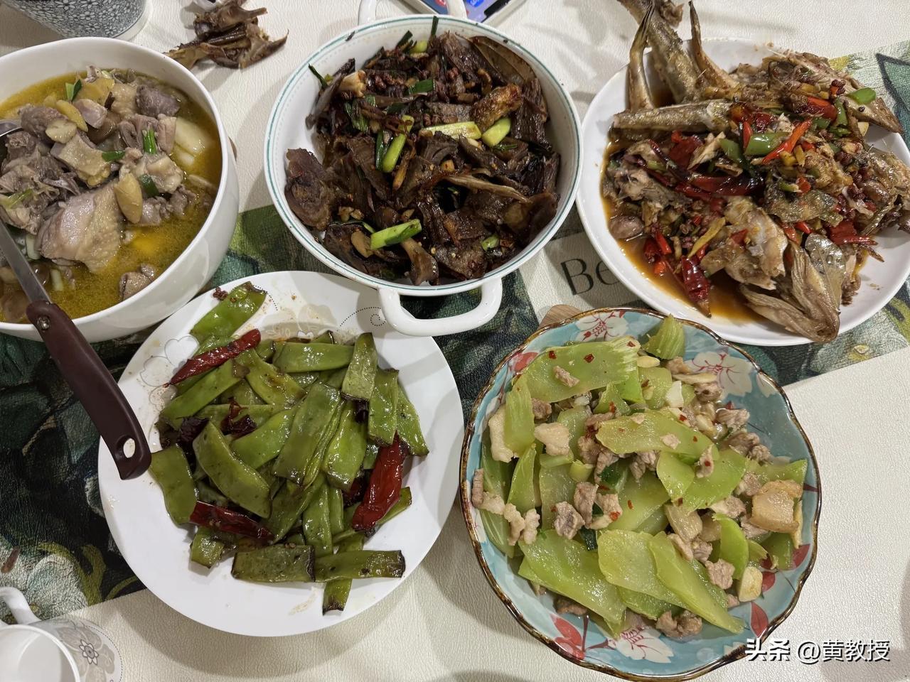 一个博士后自己炒的菜
不吹不黑
客观的说
可以打几分？